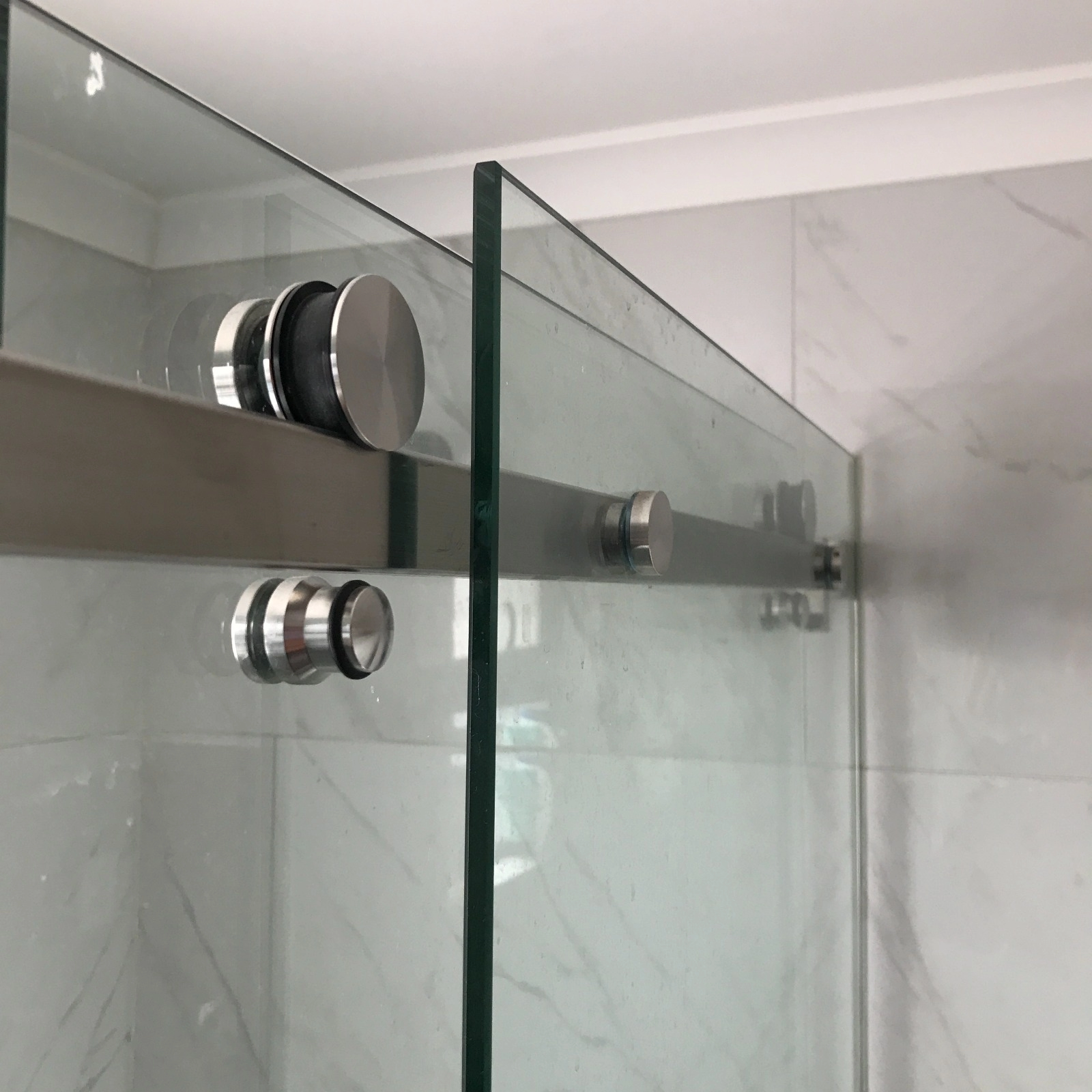 Confección e instalación de cristales laminados, templados y blindados